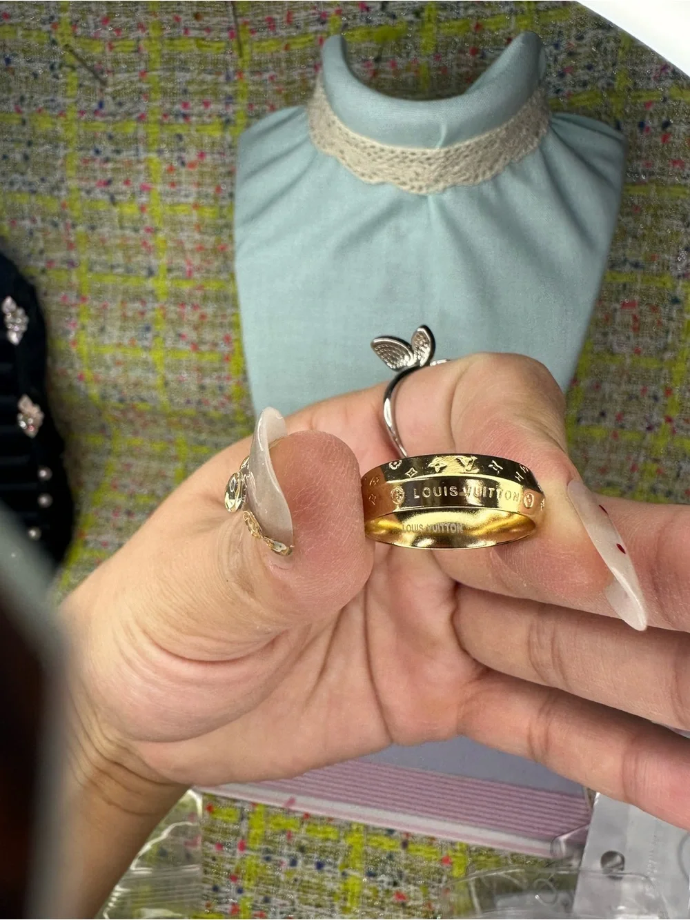 A great Gold-Tone Patterned Women's Ring size 7-8